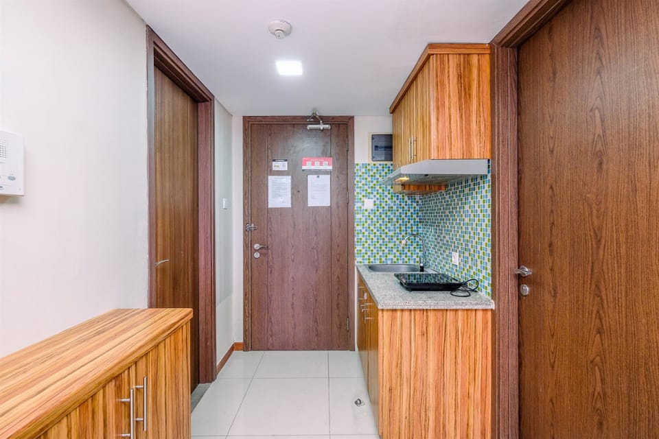 Deluxe Apartment | Private kitchen | Fridge, stovetop, rice cooker