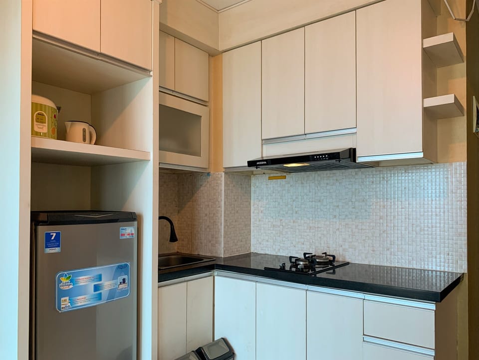 Deluxe Apartment | Private kitchen | Fridge, stovetop, rice cooker