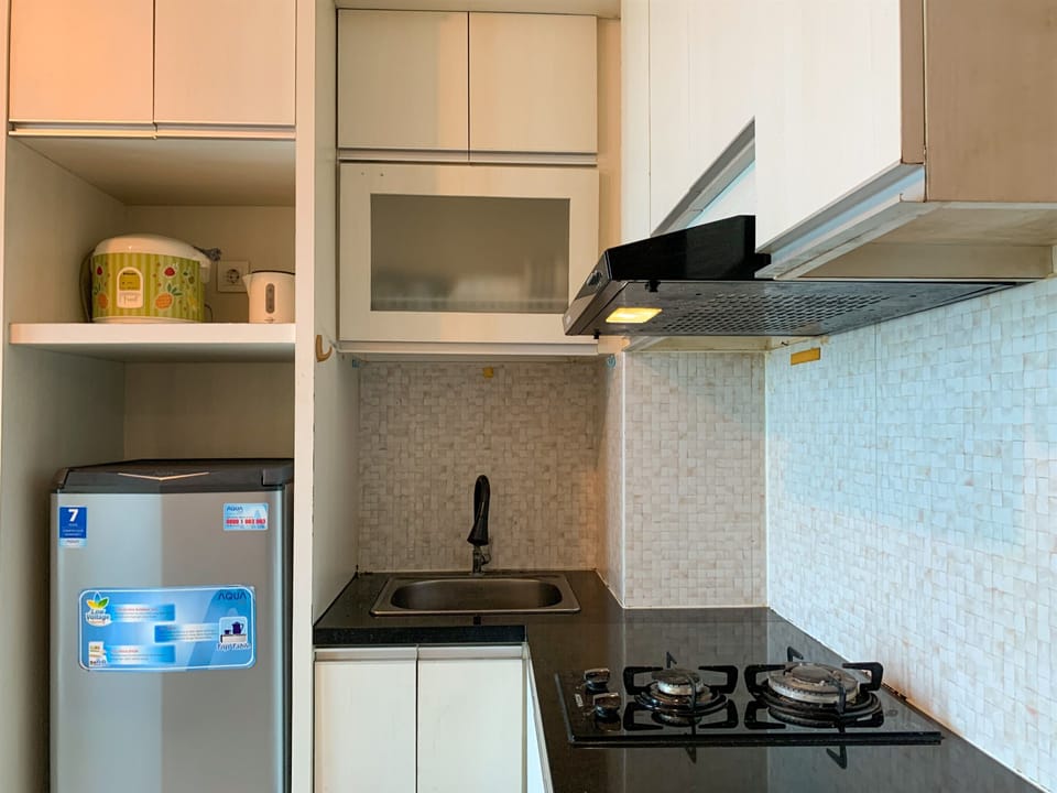 Deluxe Apartment | Private kitchen | Fridge, stovetop, rice cooker