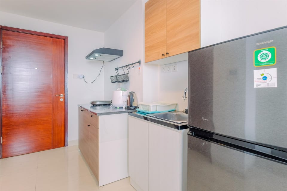 Deluxe Studio | Private kitchen | Fridge, stovetop, rice cooker, dining tables