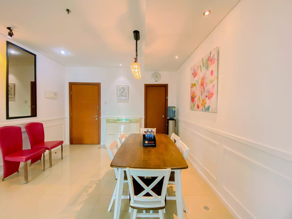 Deluxe Apartment | Dining room