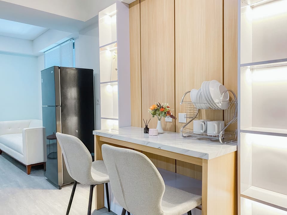 Deluxe Apartment | Dining room