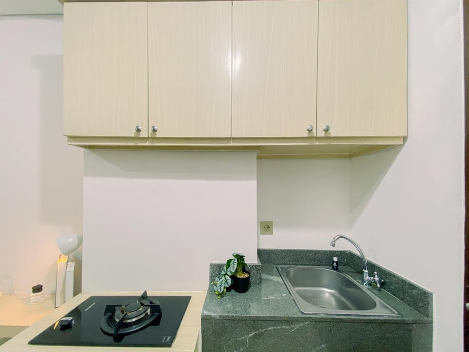 Deluxe Studio | Private kitchen | Mini-fridge, stovetop, electric kettle, rice cooker