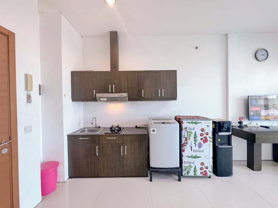 Deluxe Apartment | Private kitchen | Fridge, stovetop, rice cooker
