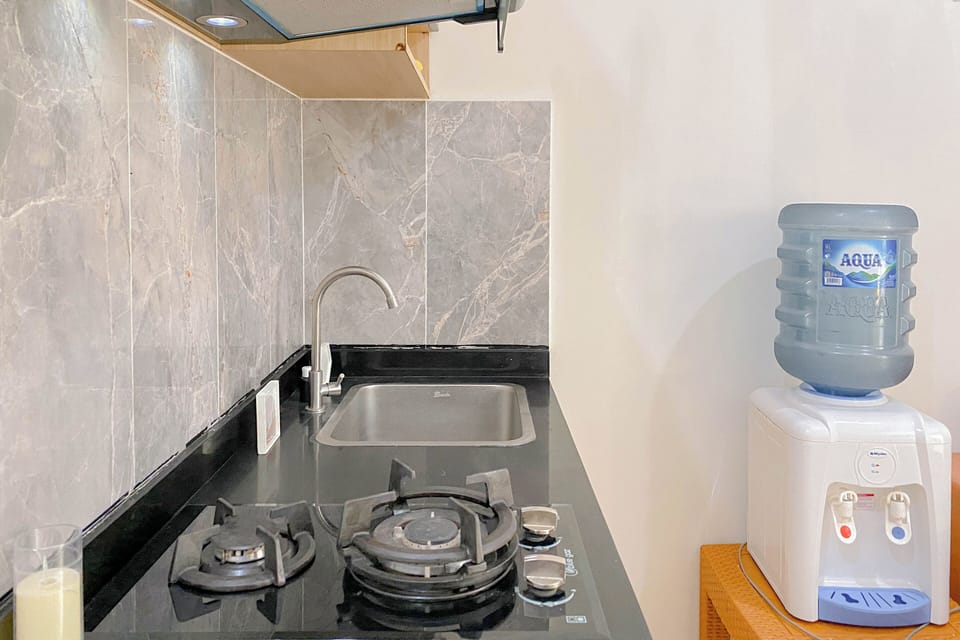 Deluxe Apartment | Private kitchen | Fridge, stovetop, electric kettle, rice cooker