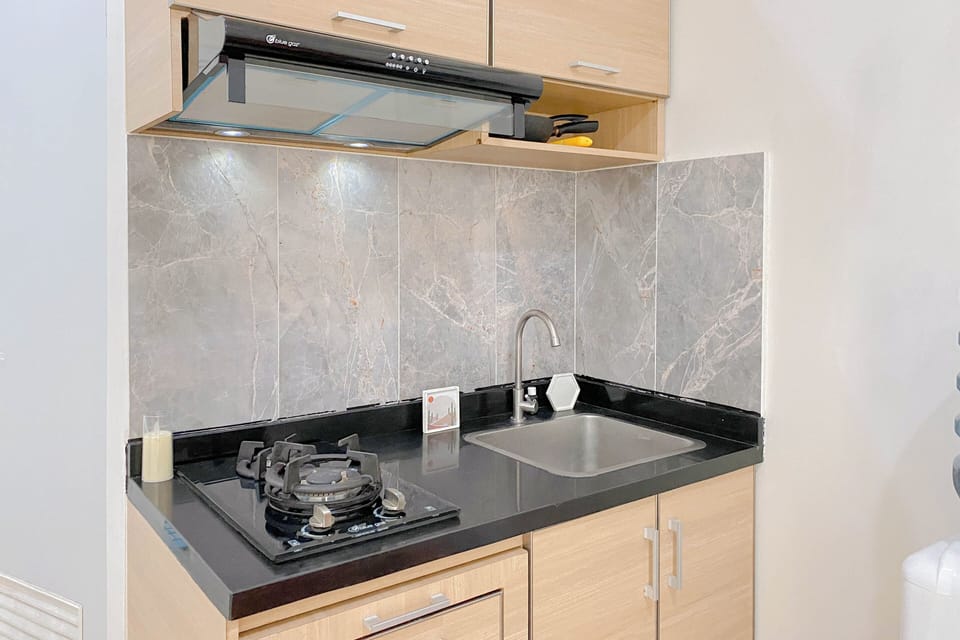 Deluxe Apartment | Private kitchen | Fridge, stovetop, electric kettle, rice cooker
