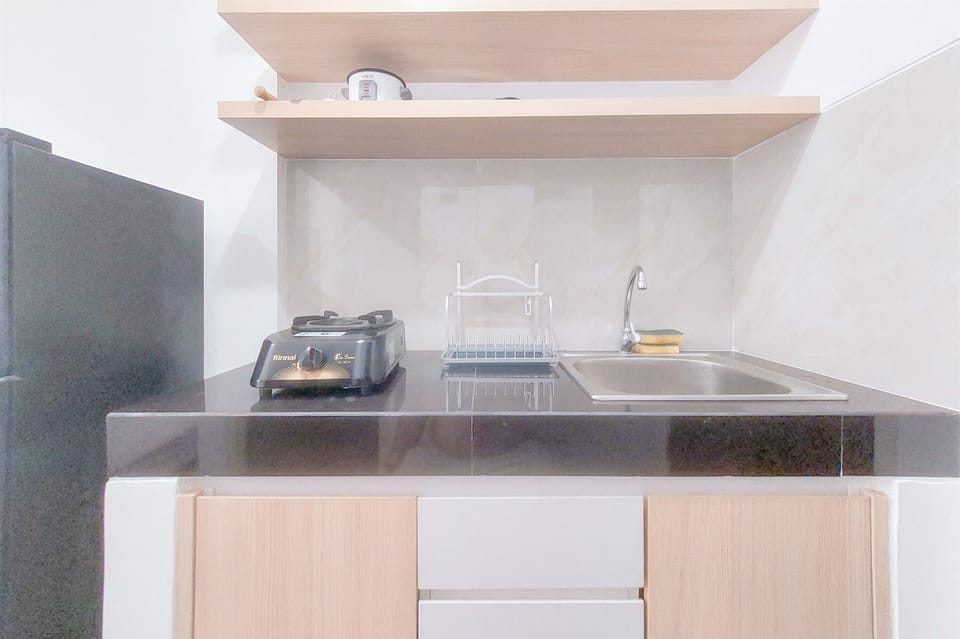 Deluxe Studio | Private kitchen | Fridge, stovetop, electric kettle, rice cooker