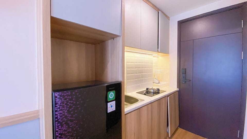 Deluxe Studio | Private kitchen | Fridge, stovetop, electric kettle, rice cooker