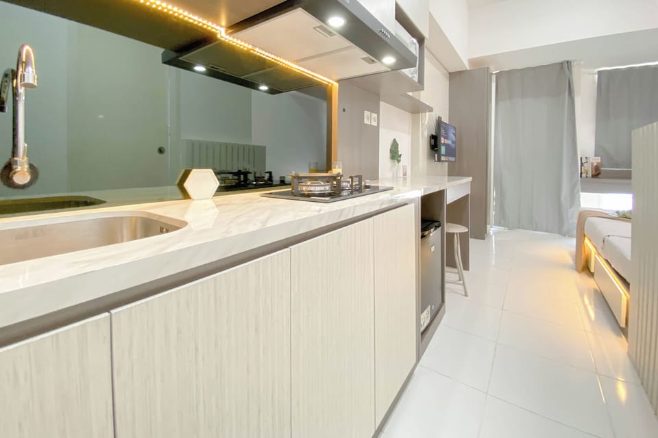 Deluxe Studio | Private kitchen | Mini-fridge, microwave, stovetop, rice cooker