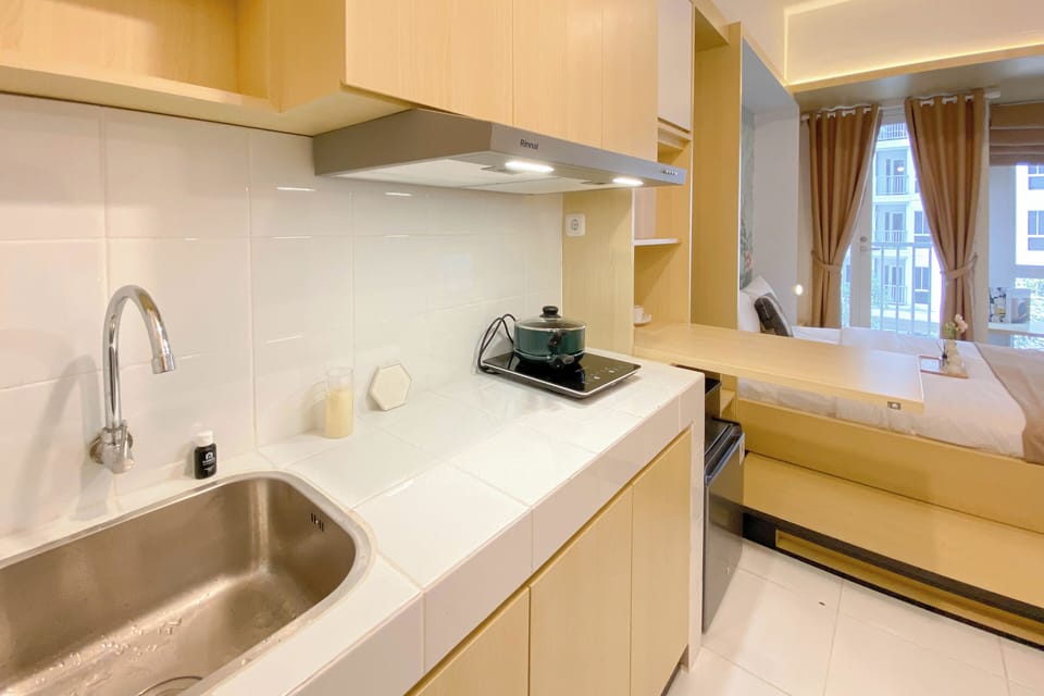 Deluxe Studio | Private kitchen | Mini-fridge, stovetop, rice cooker