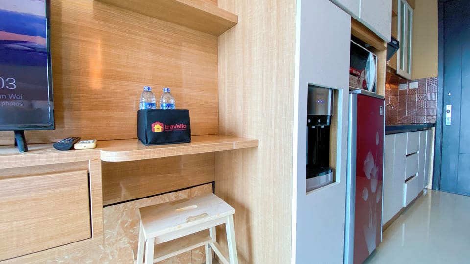 Deluxe Studio | Desk