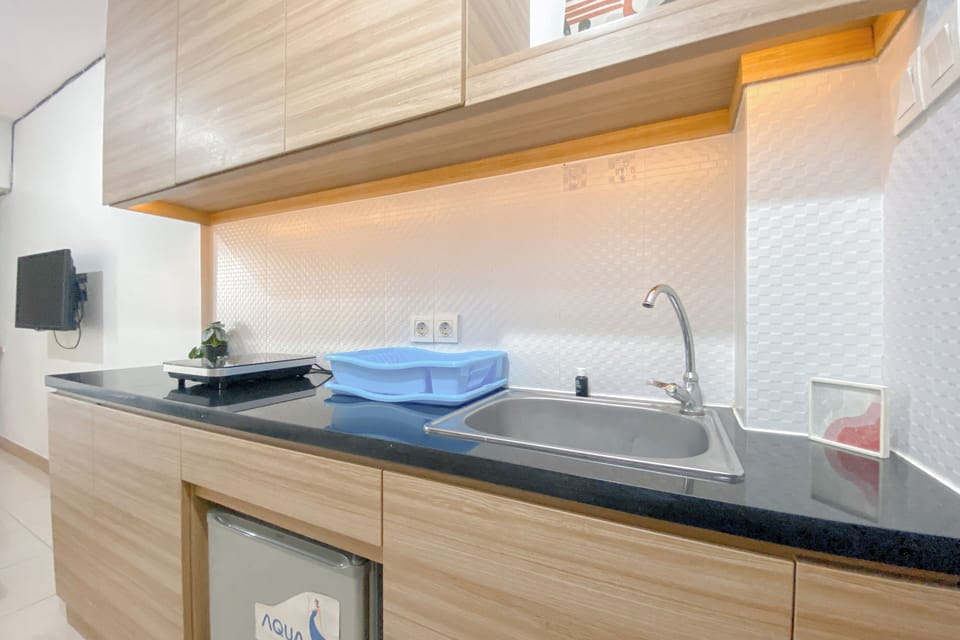 Deluxe Studio | Private kitchen | Mini-fridge, stovetop, rice cooker