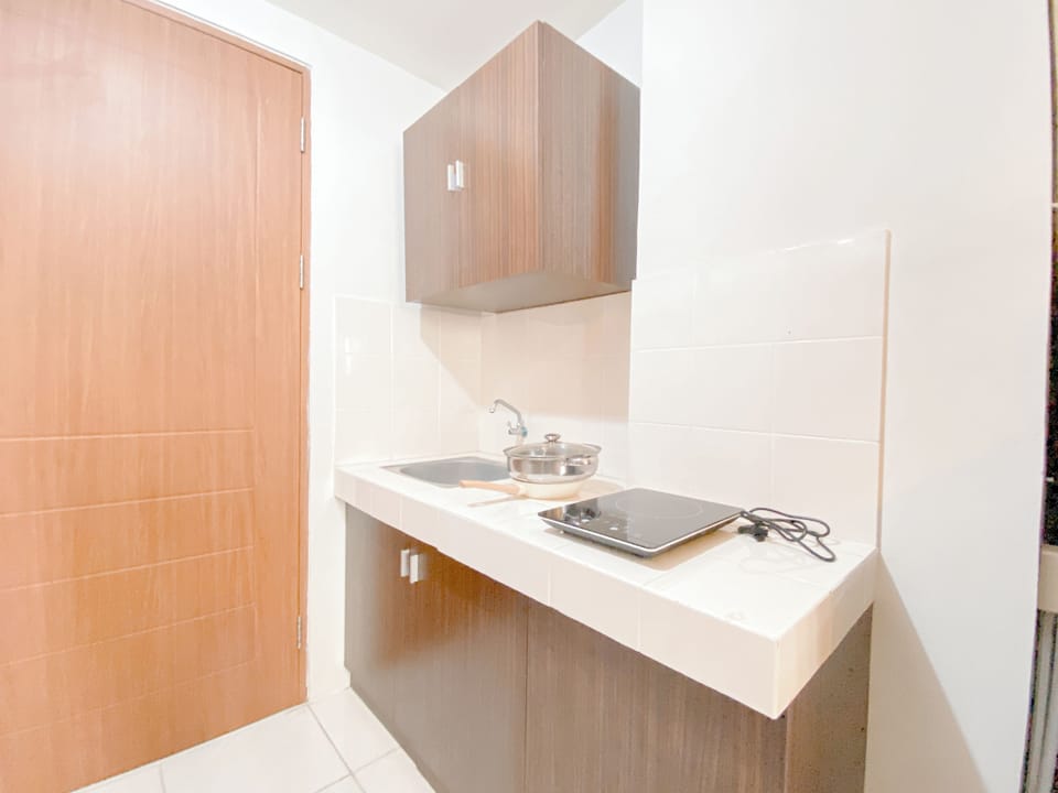 Deluxe Studio | Private kitchen | Fridge, stovetop, rice cooker