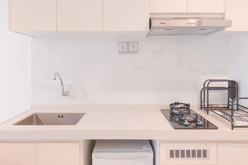 Deluxe Studio | Private kitchen | Mini-fridge, stovetop, electric kettle, rice cooker
