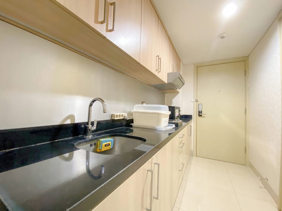 Deluxe Studio | Private kitchen | Fridge, microwave, stovetop, rice cooker