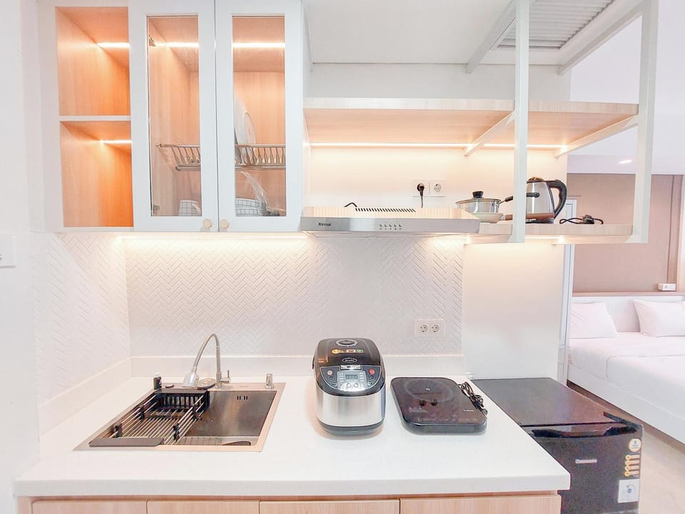 Deluxe Studio | Private kitchen | Fridge, stovetop, rice cooker