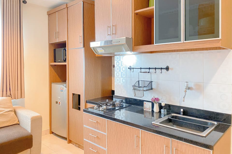 Deluxe Apartment | Private kitchen | Fridge, microwave, stovetop, rice cooker