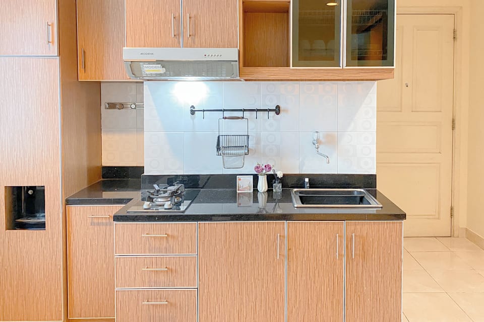 Deluxe Apartment | Private kitchen | Fridge, microwave, stovetop, rice cooker