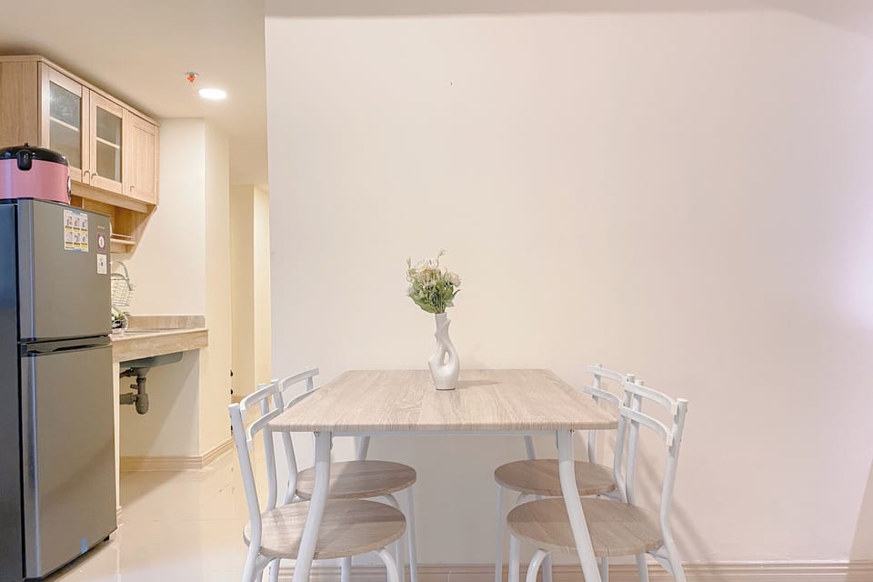 Deluxe Apartment | Dining room