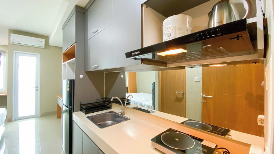 Deluxe Studio | Private kitchen | Fridge, stovetop, rice cooker