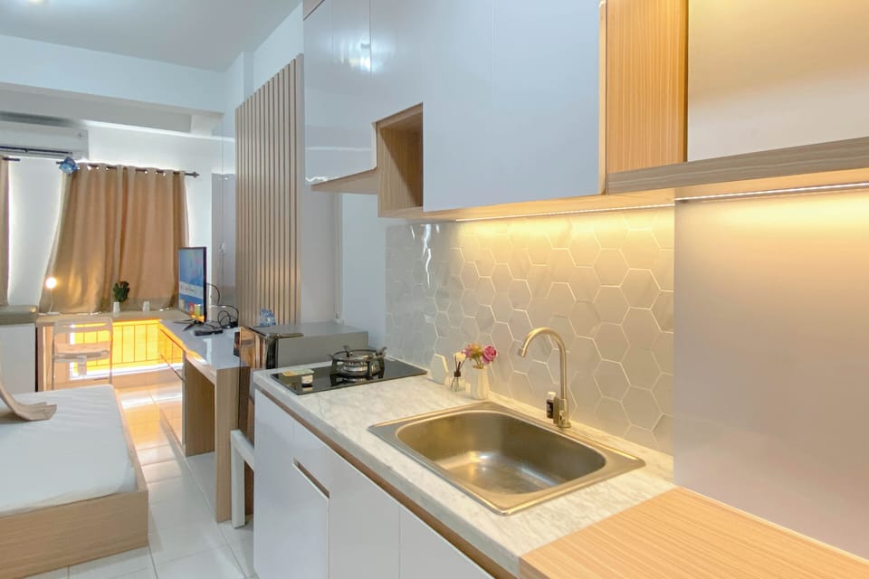 Deluxe Studio | Private kitchen | Mini-fridge, stovetop, rice cooker