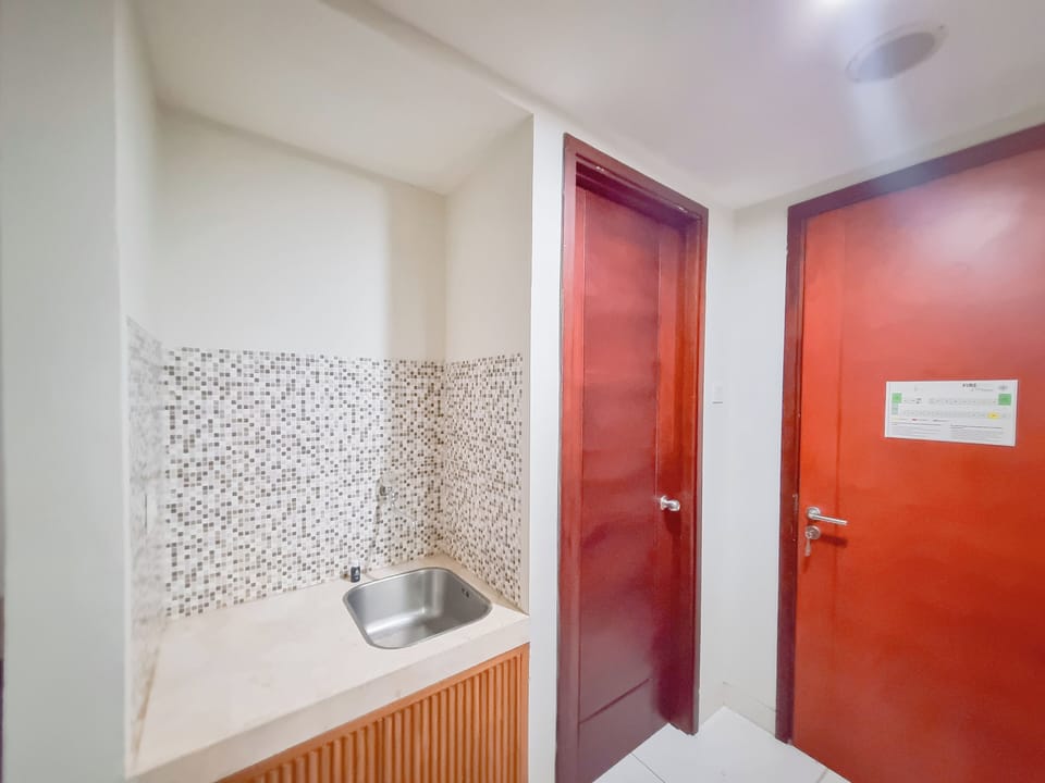 Deluxe Studio | Private kitchen | Mini-fridge