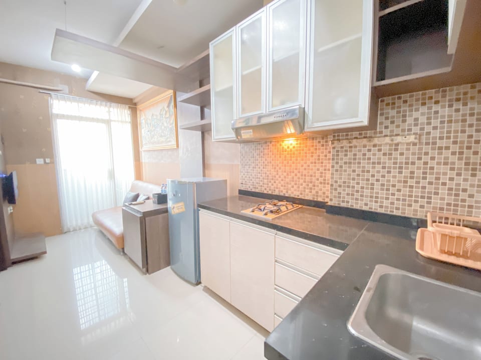 Deluxe Apartment | Private kitchen | Fridge, stovetop, rice cooker