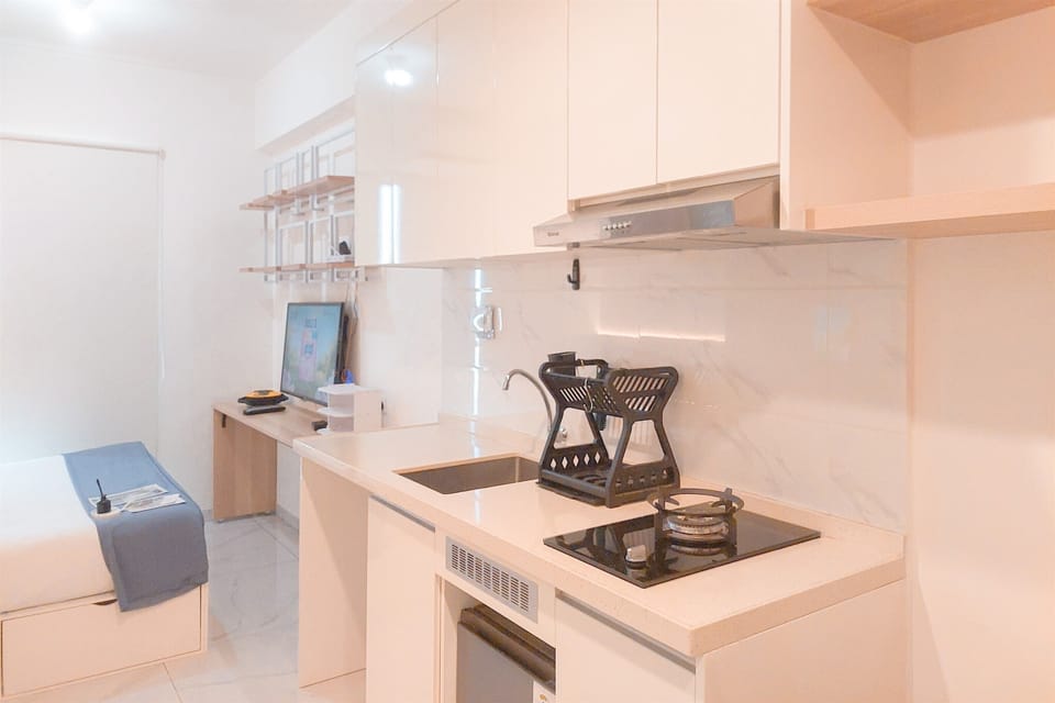 Deluxe Studio | Private kitchen | Mini-fridge, stovetop, rice cooker