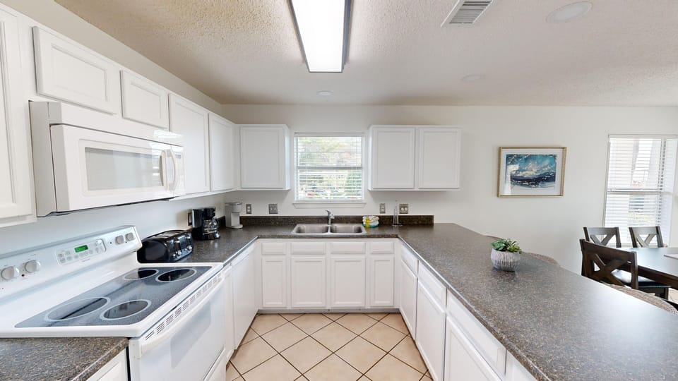 Condo, 2 Bedrooms | Private kitchen | Fridge, oven, coffee/tea maker, toaster