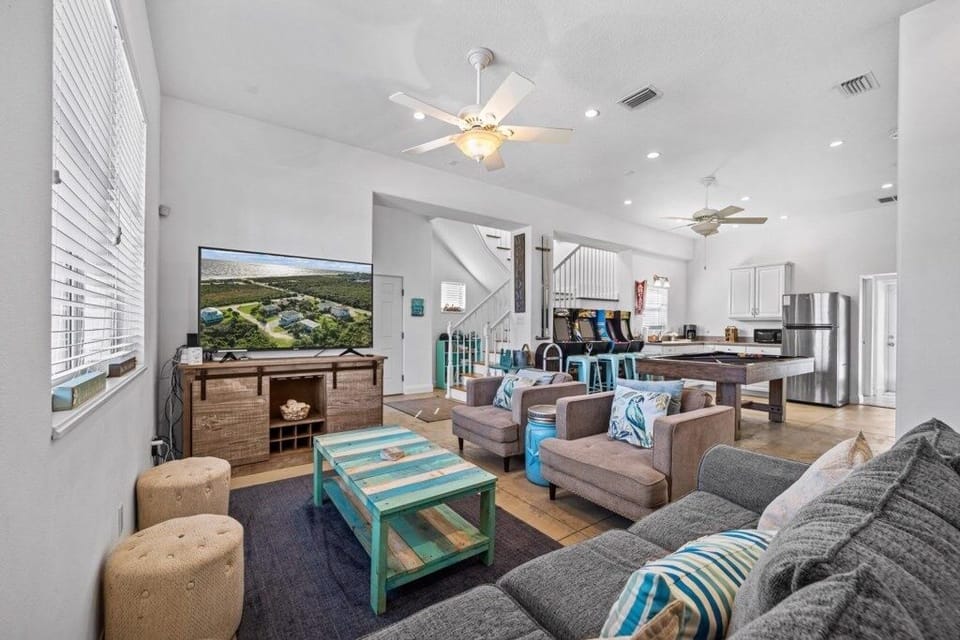 House, 4 Bedrooms | Living area
