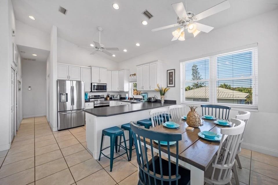 House, 4 Bedrooms | Private kitchen