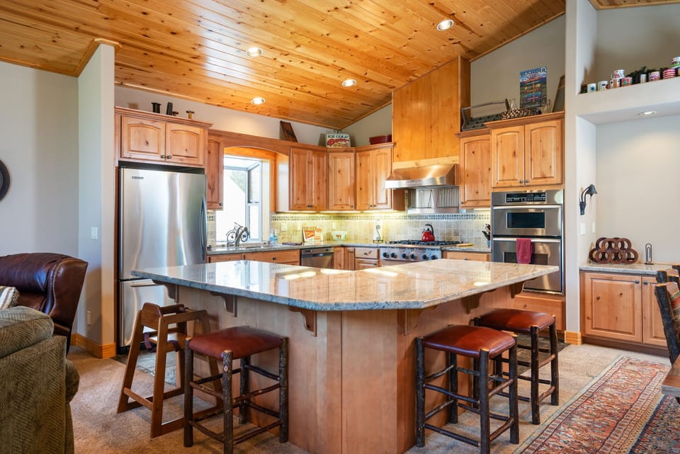 House, 4 Bedrooms | Private kitchen | Coffee/tea maker, fridge, oven, electric kettle
