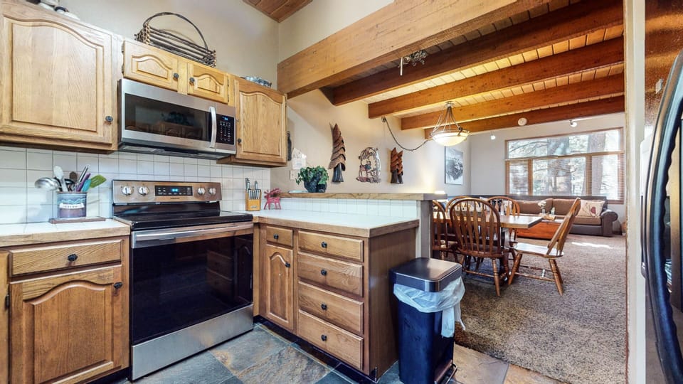 Condo, 3 Bedrooms | Private kitchen | Fridge, oven, coffee/tea maker, toaster