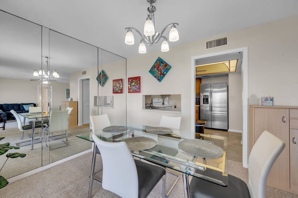 Condo, 2 Bedrooms | Dining