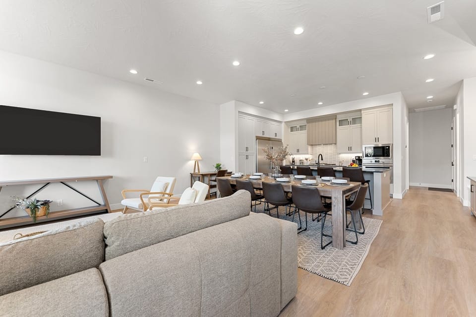 Townhome, 5 Bedrooms | Interior