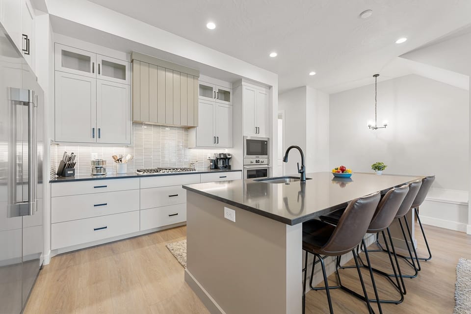 Townhome, 5 Bedrooms | Private kitchen | Fridge, oven, coffee/tea maker, electric kettle