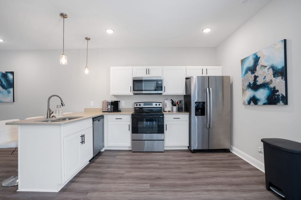 House | 3 bedrooms, desk