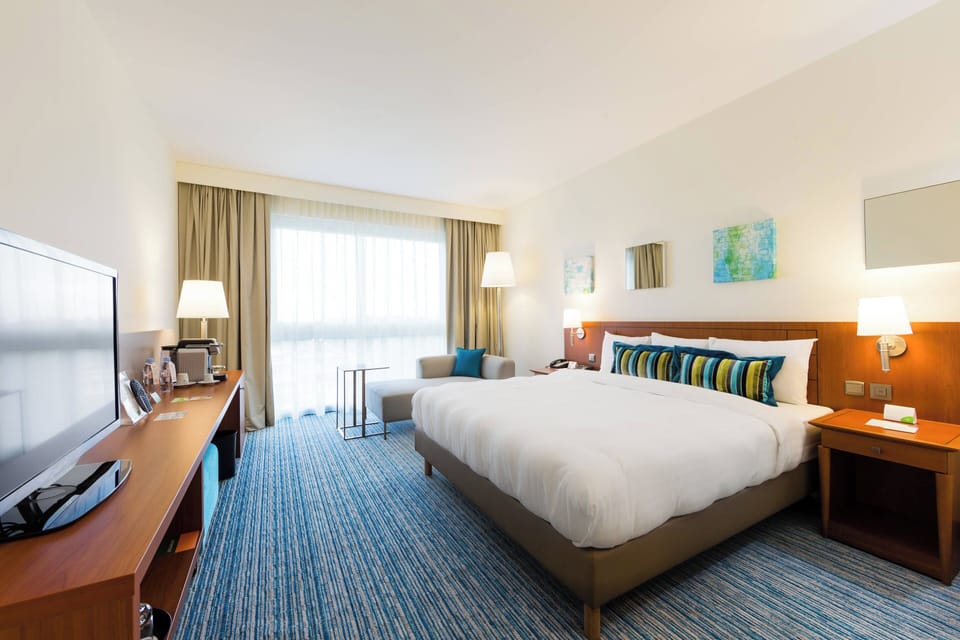 Superior Room, 1 King Bed | Premium bedding, down comforters, in-room safe, desk