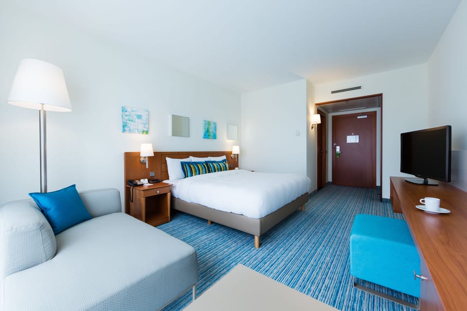 Premium bedding, down comforters, in-room safe, desk