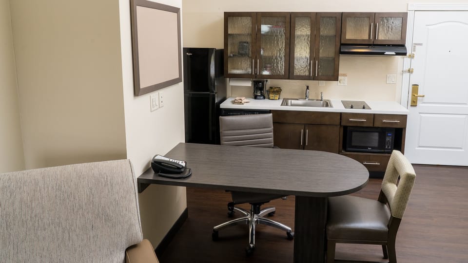 Suite, 1 King Bed, Roll-in Shower (Roll-In Shower) | Room amenity