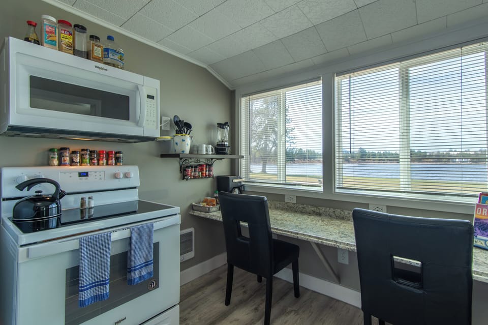 Studio Suite | In-room dining