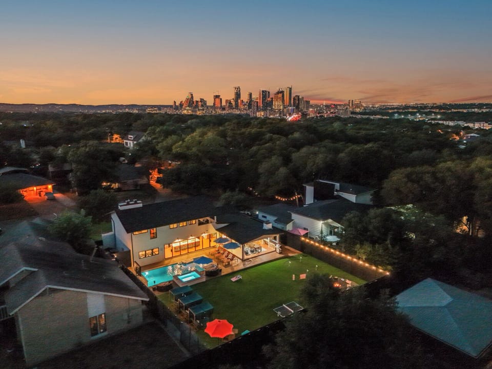 'Resort feel' but just 5 minutes from downtown Austin!