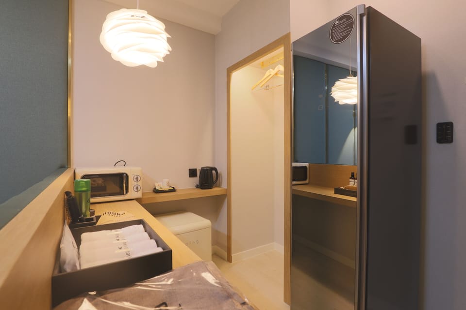 Main Building - Ocean Deluxe Queen | Soundproofing, free WiFi, bed sheets