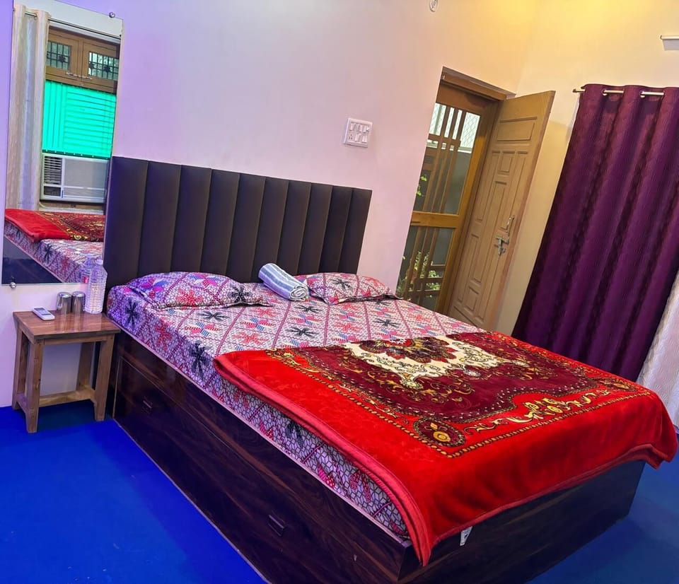 Family Room, 1 Bedroom, Garden View | Desk, soundproofing, free WiFi