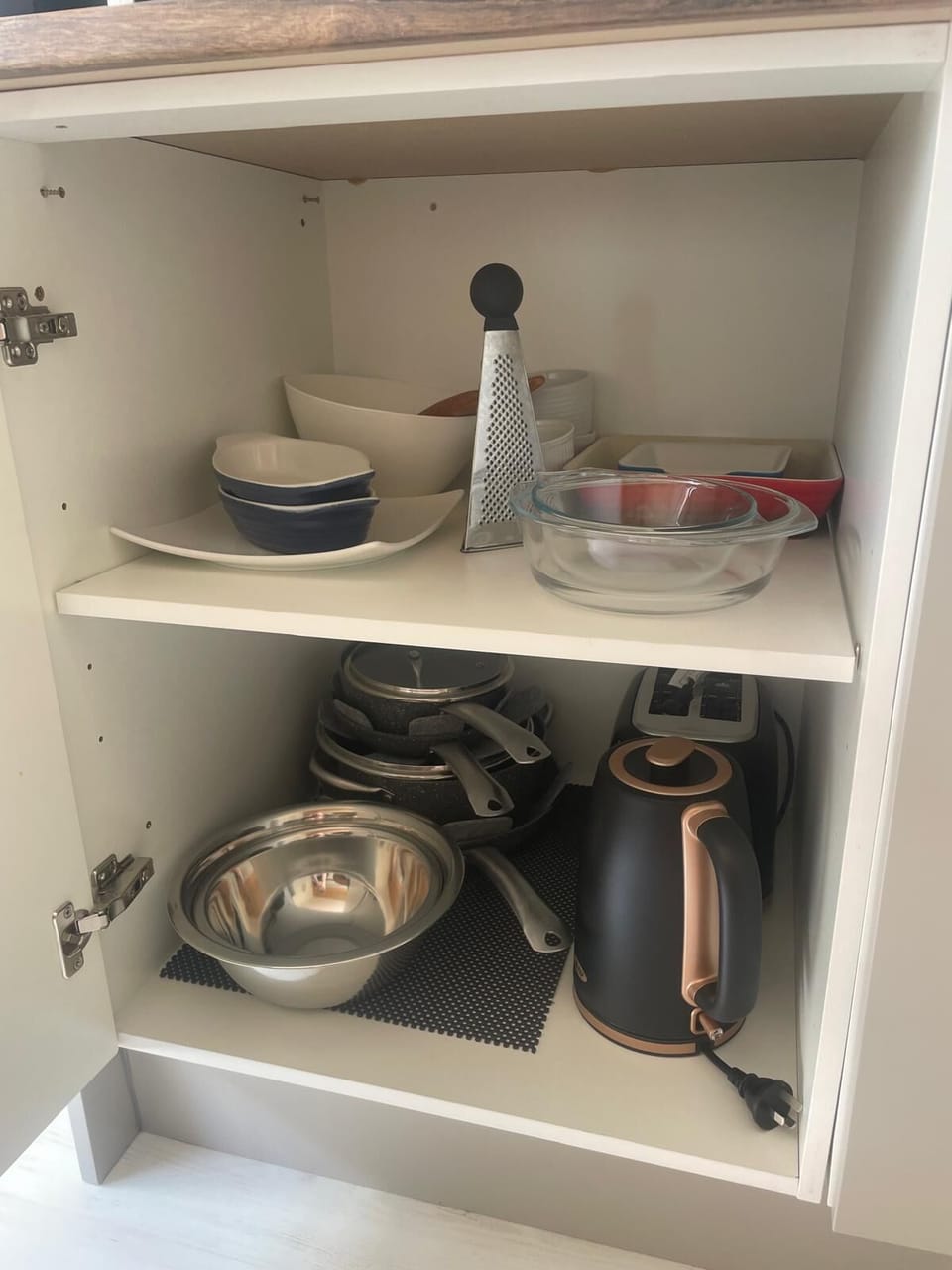 Everything provided for easy self catering.