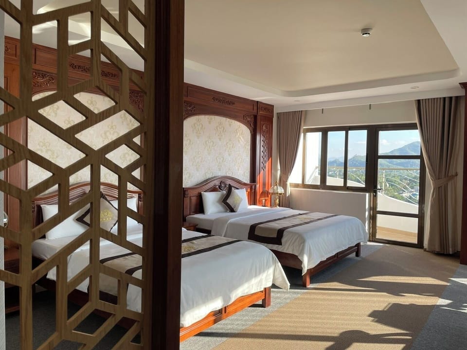 Deluxe Twin Room | In-room safe, iron/ironing board (on request), WiFi (free)