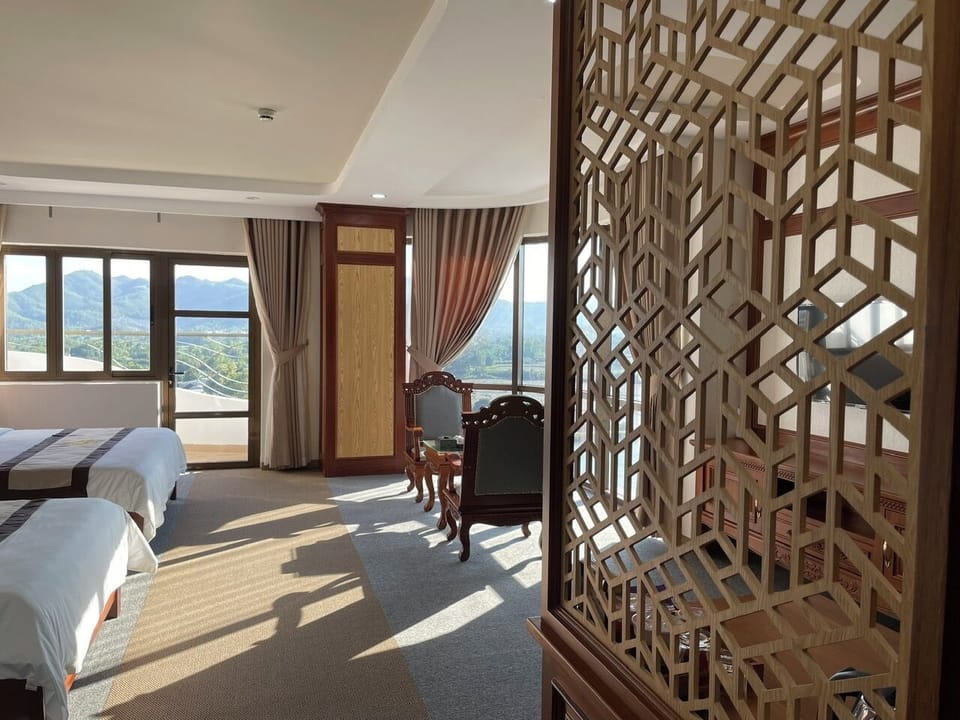Deluxe Twin Room | In-room safe, iron/ironing board (on request), WiFi (free)