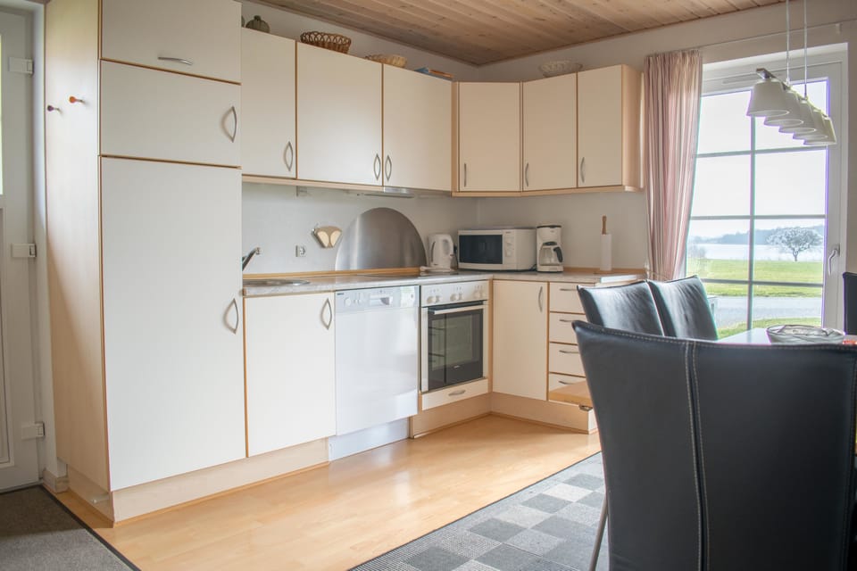 House, 4 Bedrooms, Jetted Tub (Linen Excluded) | Private kitchen | Fridge, microwave, stovetop, dishwasher