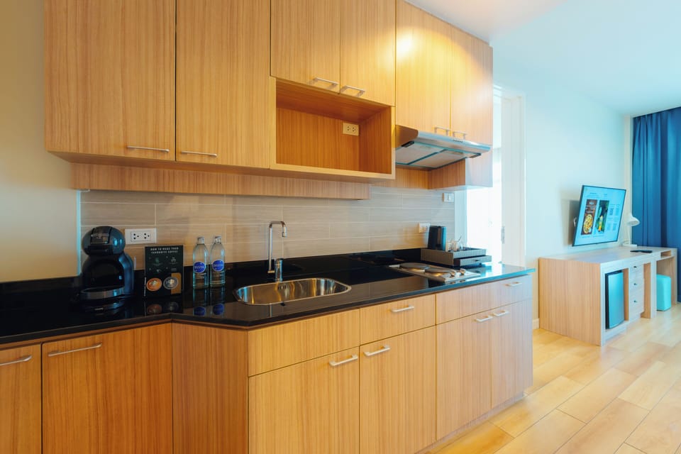 Kaset Suite | Private kitchen | Mini-fridge, coffee/tea maker