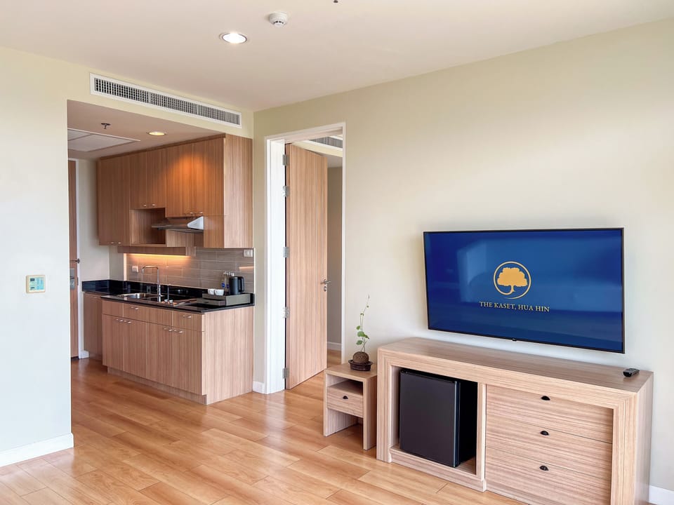 Kaset Suite | Private kitchenette | Mini-fridge, coffee/tea maker